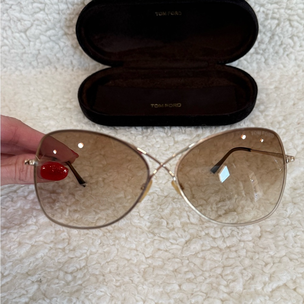 Tom Ford Elegant Gold Sunglasses - Picture 2 of 8